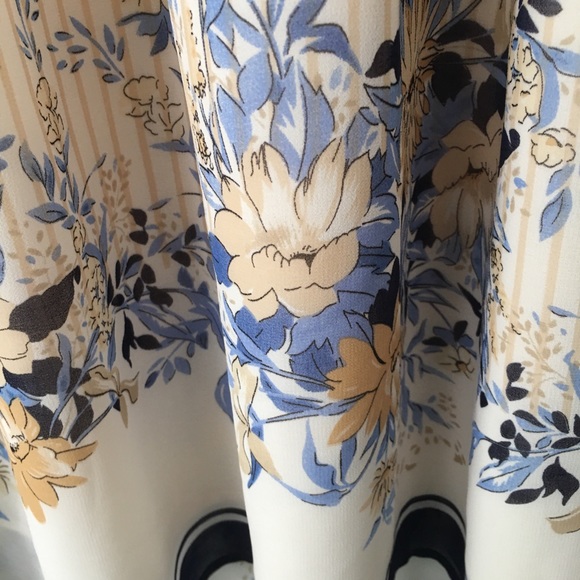 Smocked printed Dress - Picture 2 of 7